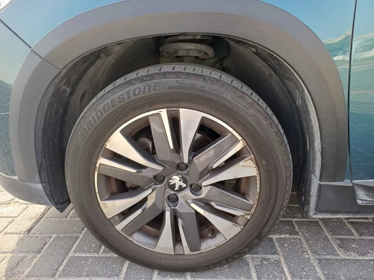 Car image 9