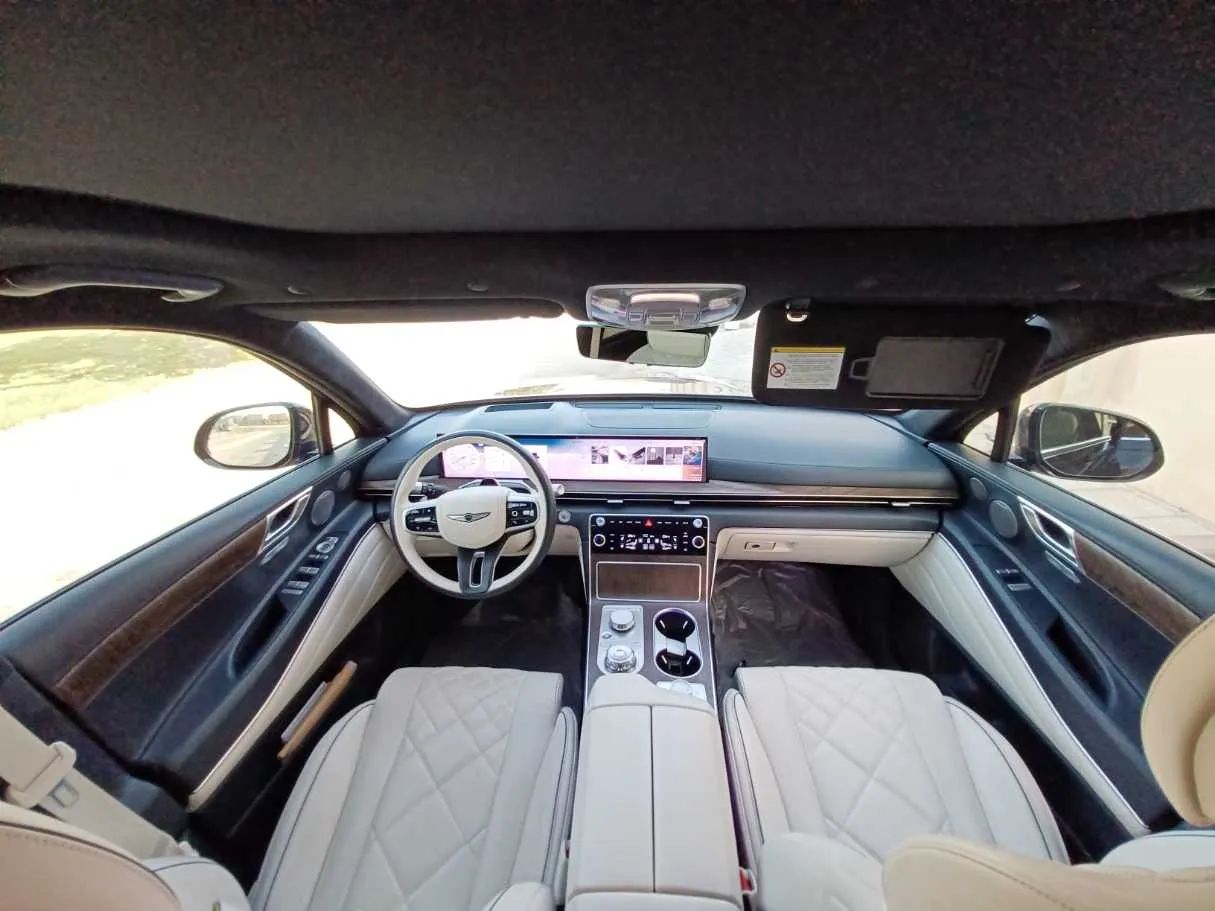 Car image 13