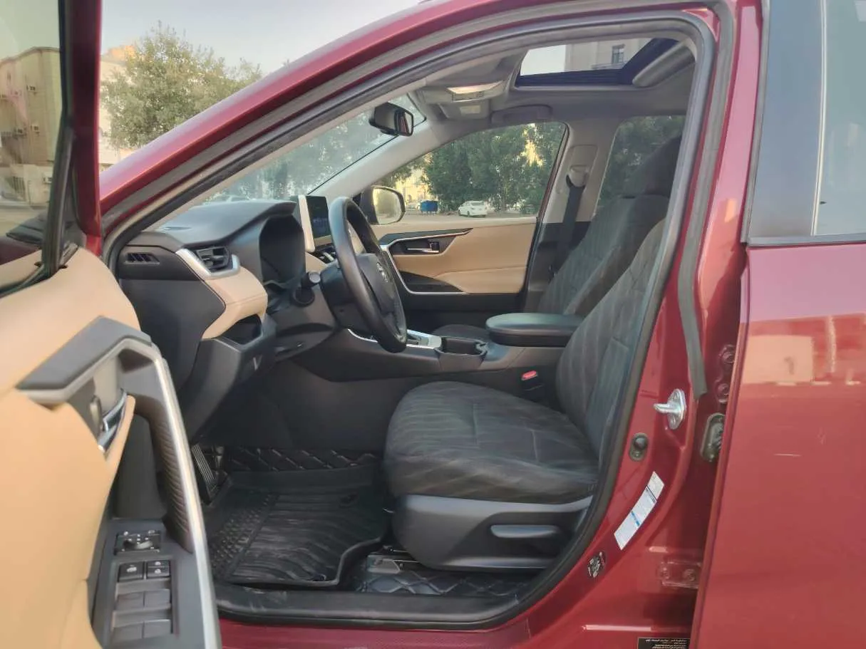 Car image 10