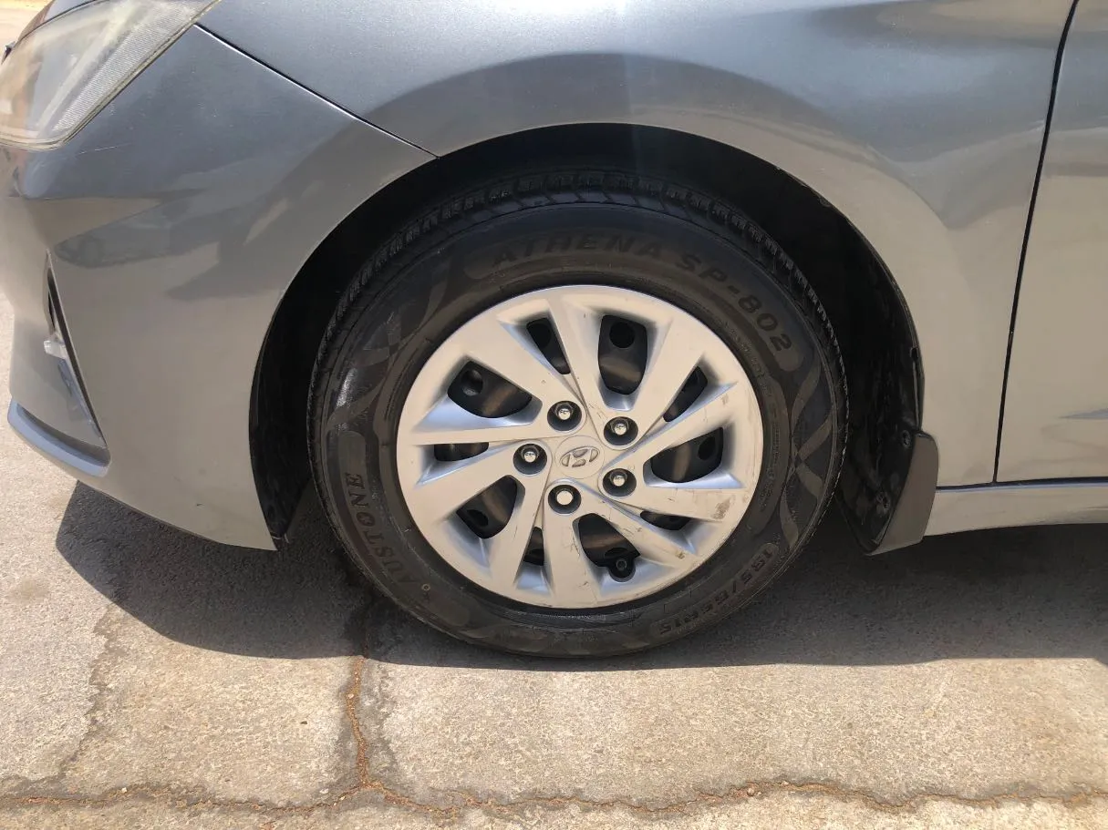 Car image 10
