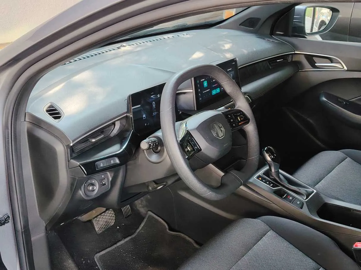 Car image 13