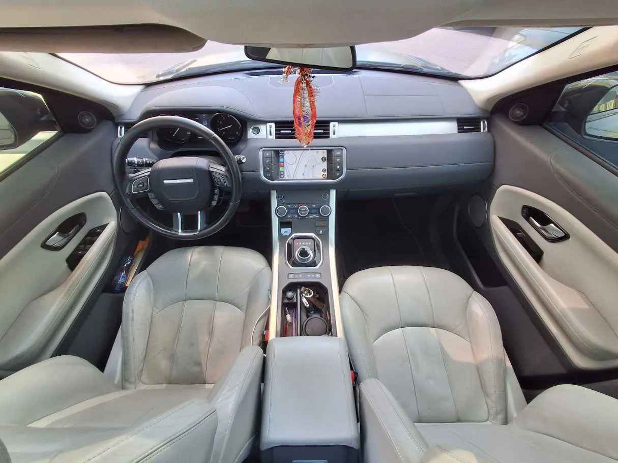 Car image 14