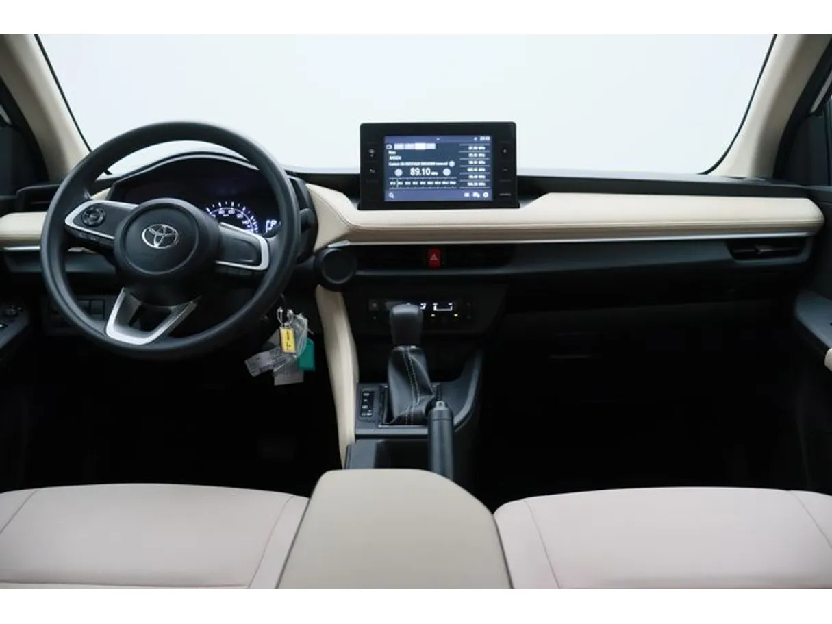 Car image 14