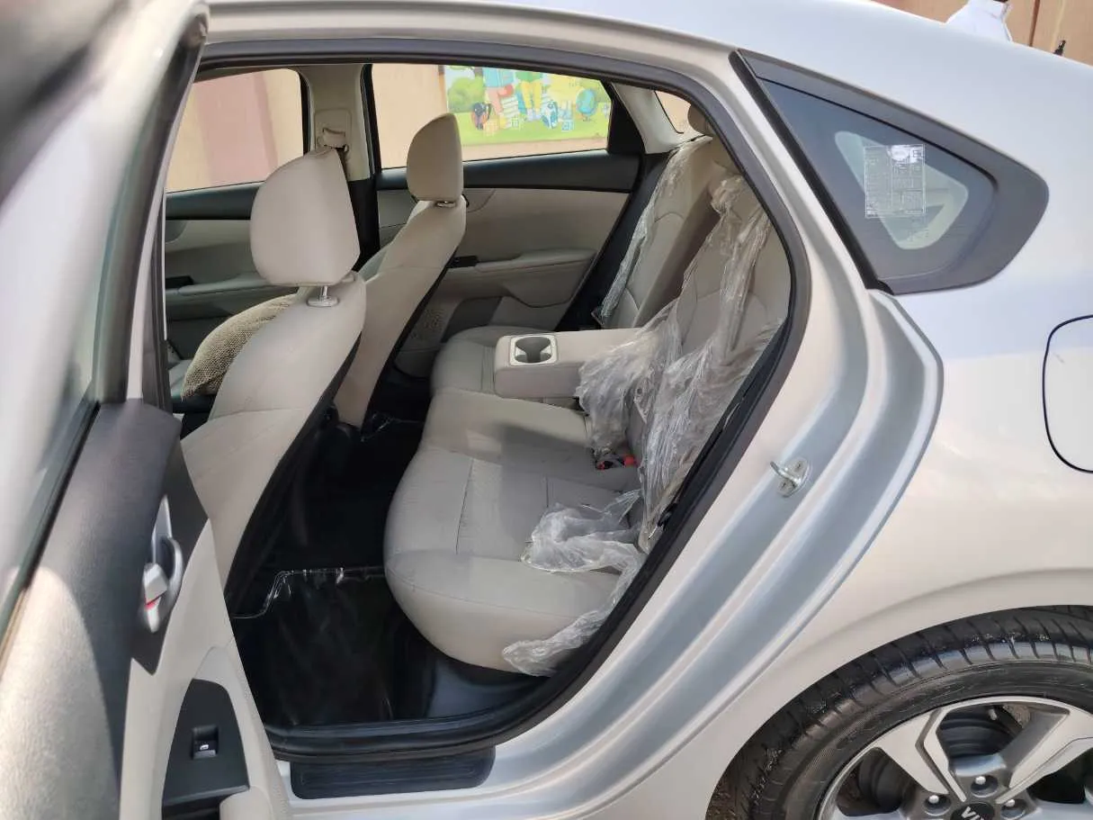 Car image 15