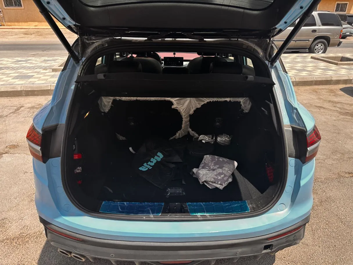 Car image 23