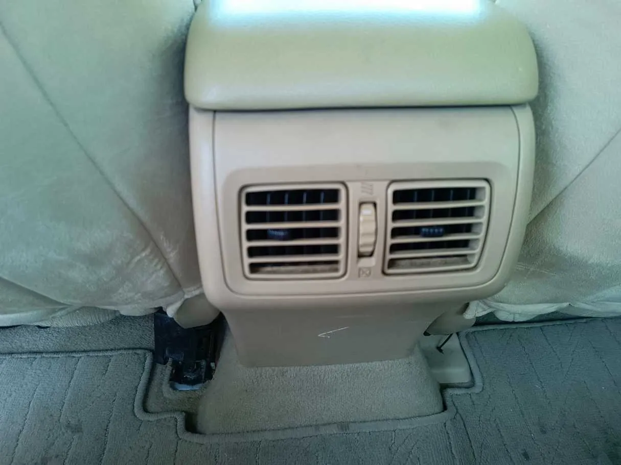 Car image 27