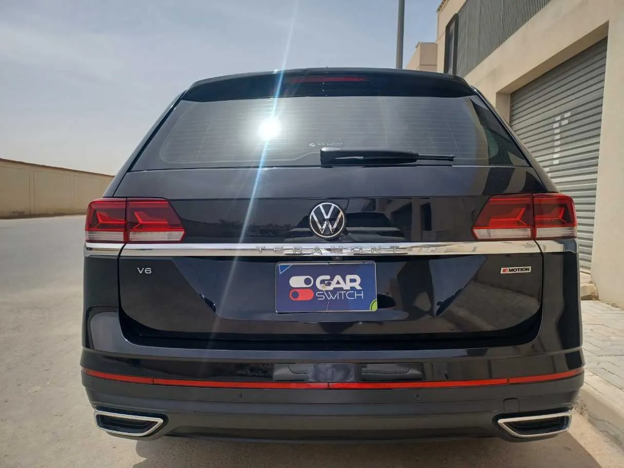 Car image 6
