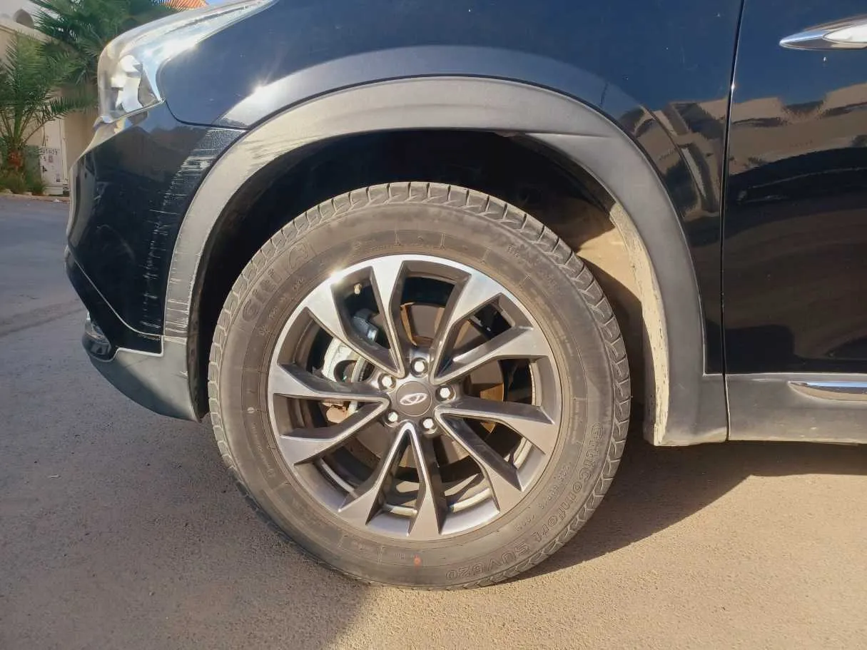 Car image 12