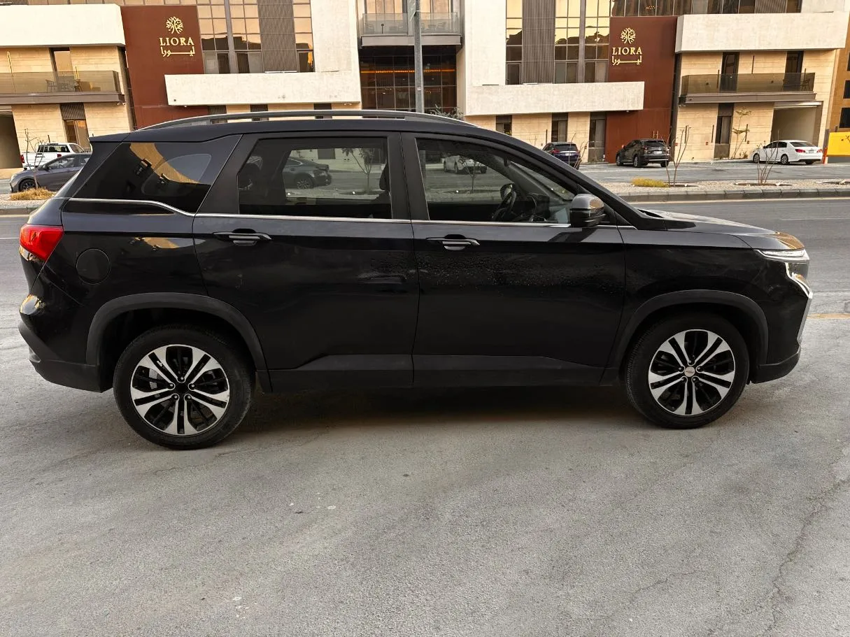 Car image 4