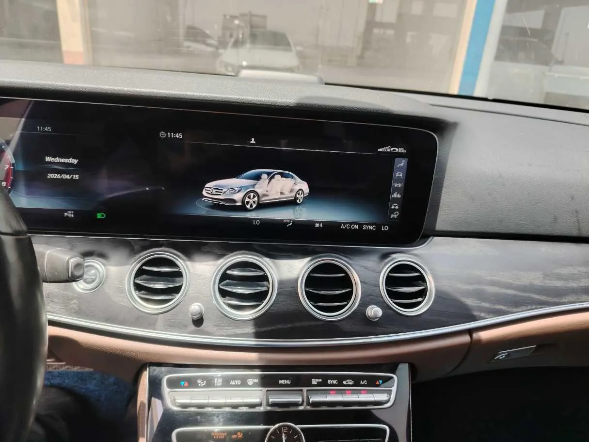 Car image 27