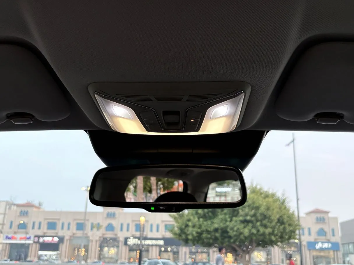 Car image 26