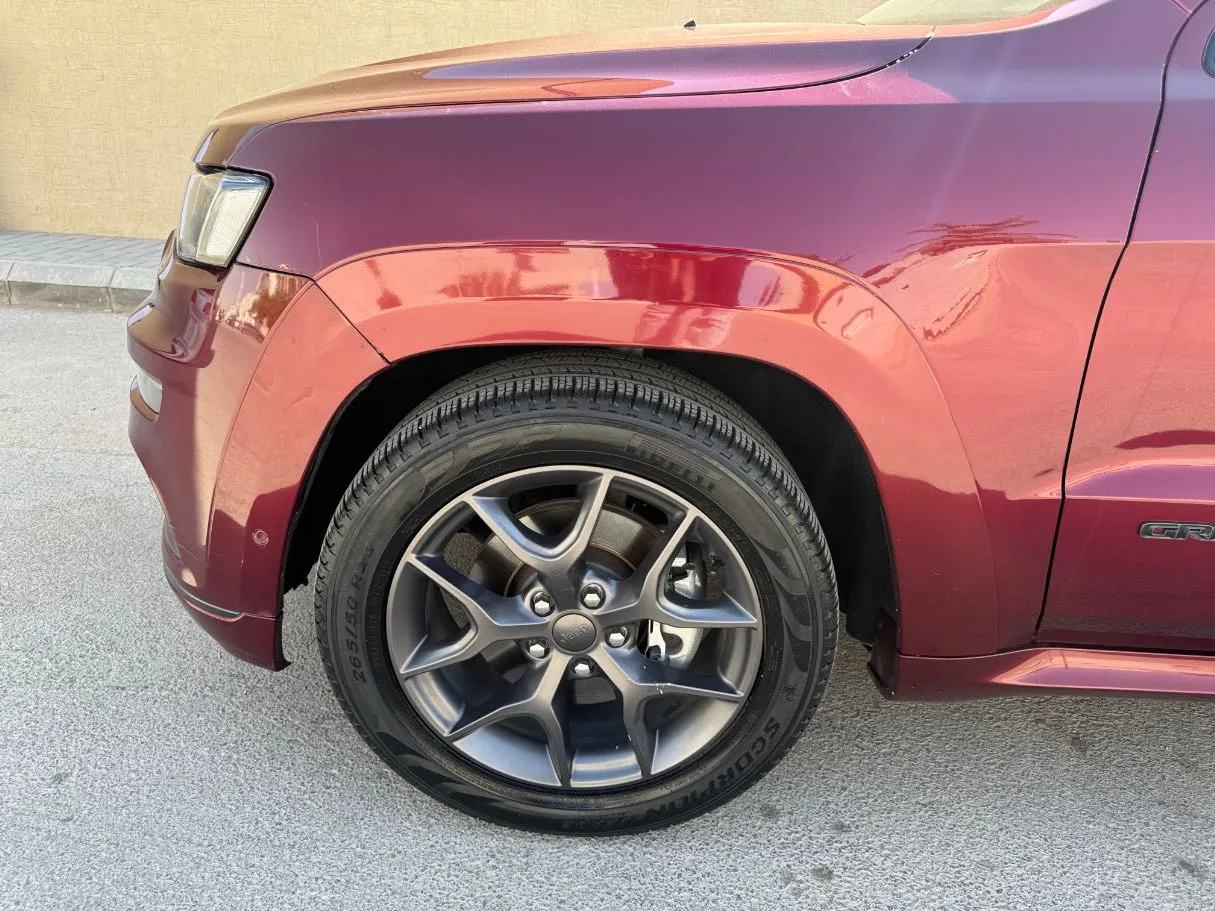Car image 8
