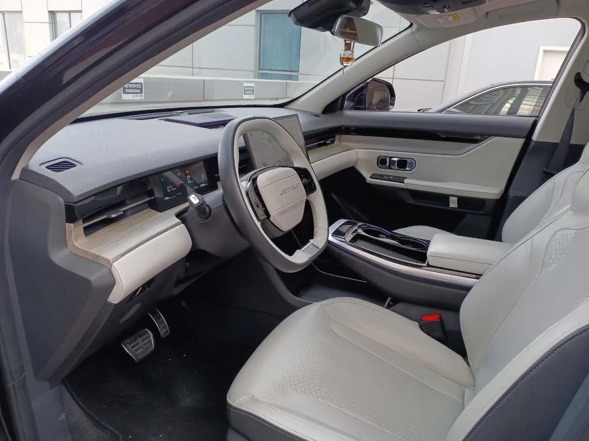 Car image 11