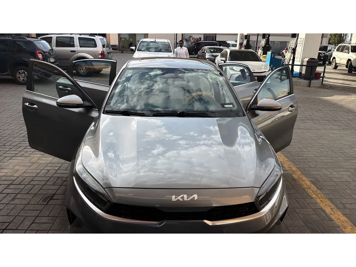 Car image 13