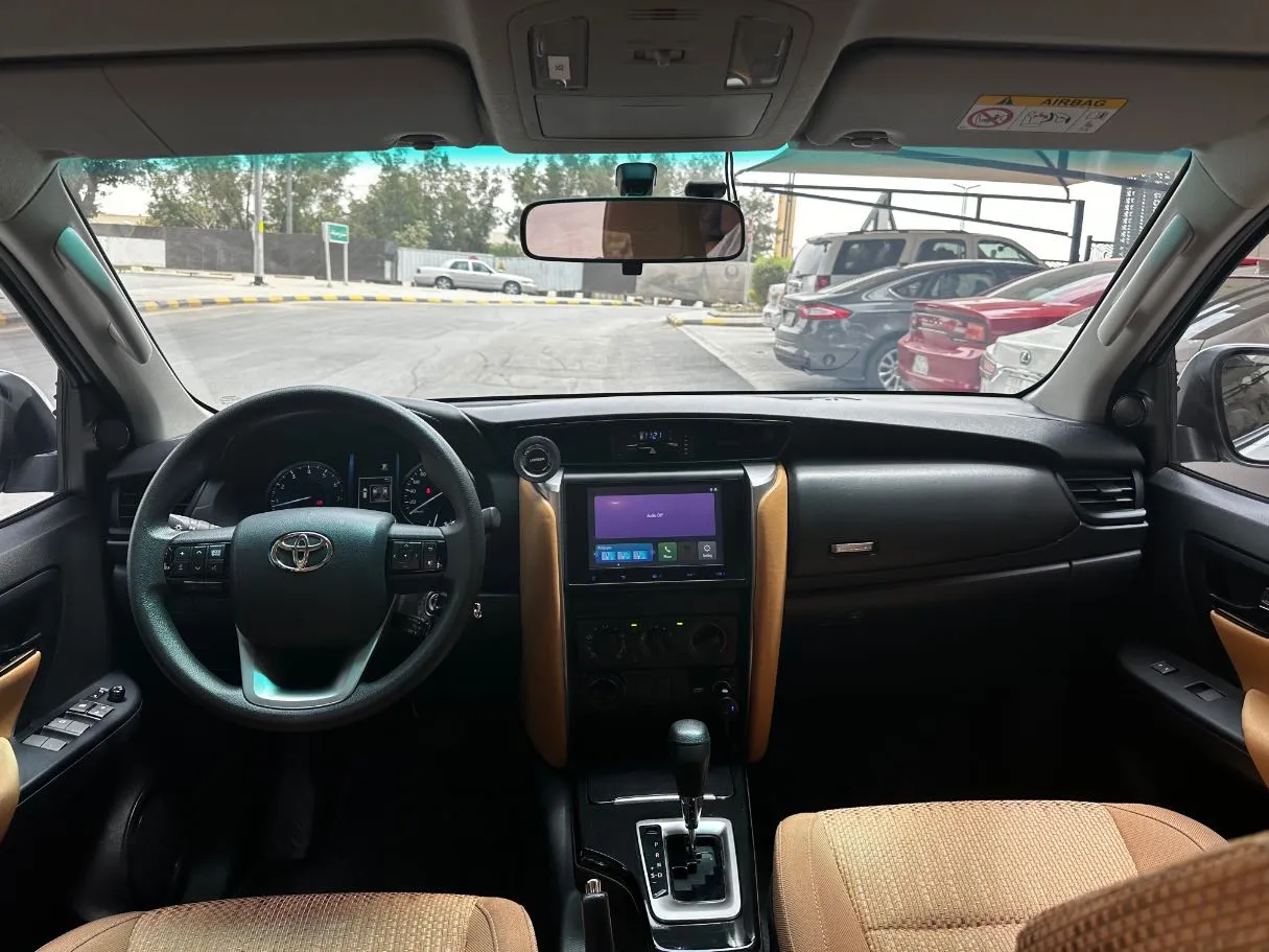 Car image 16