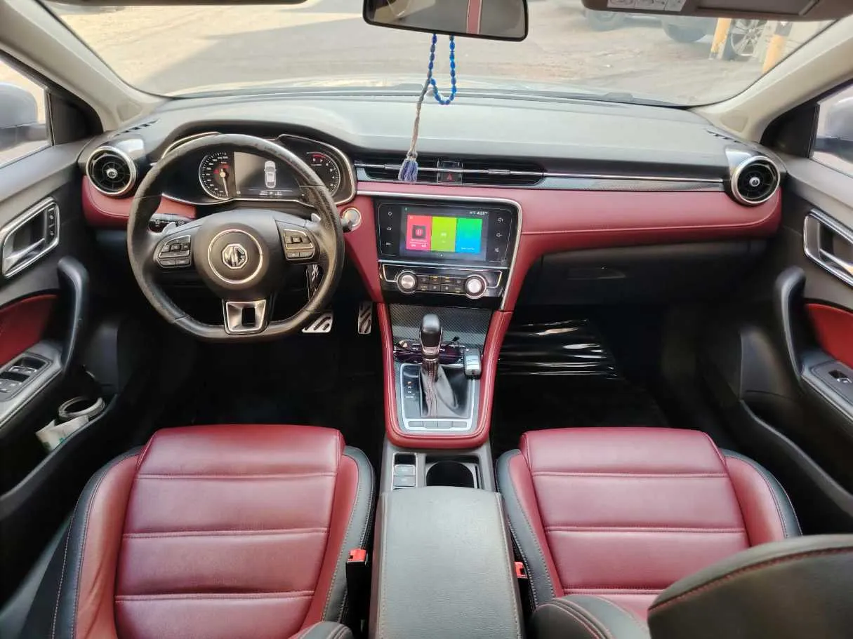 Car image 19