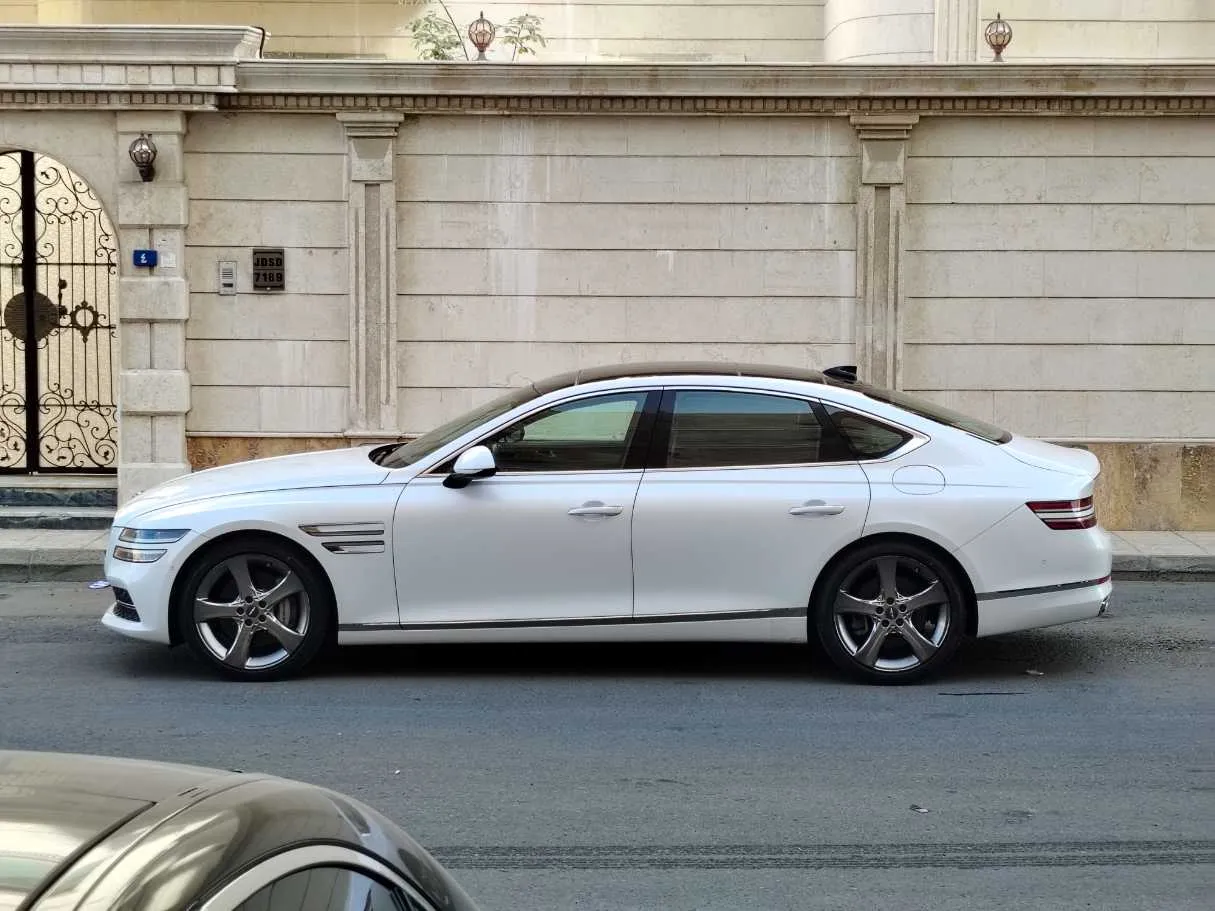 Car image 7