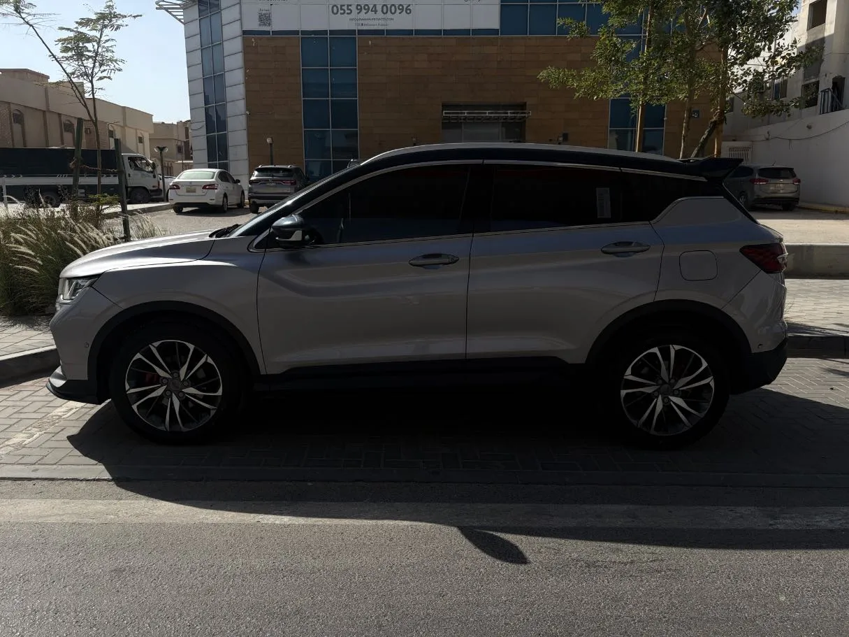 Car image 8