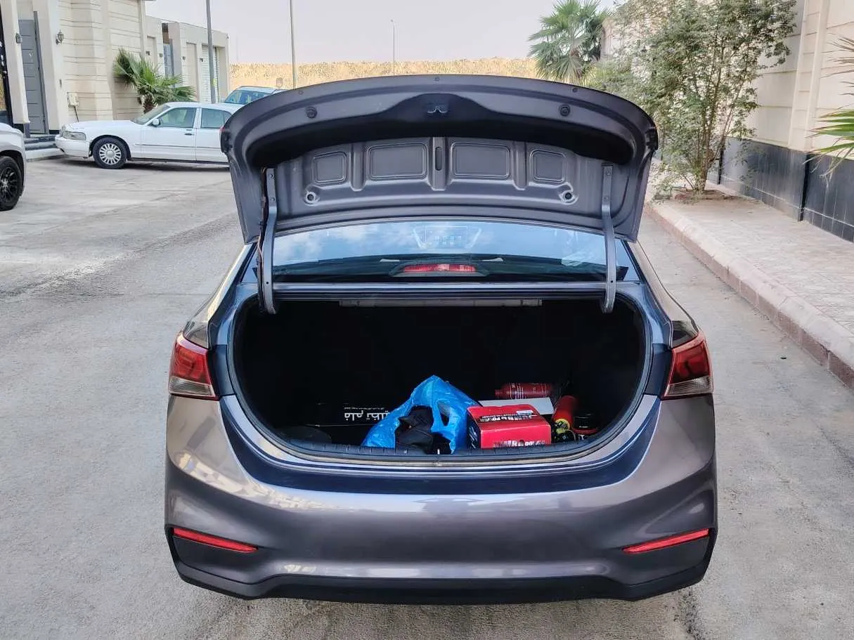 Car image 20