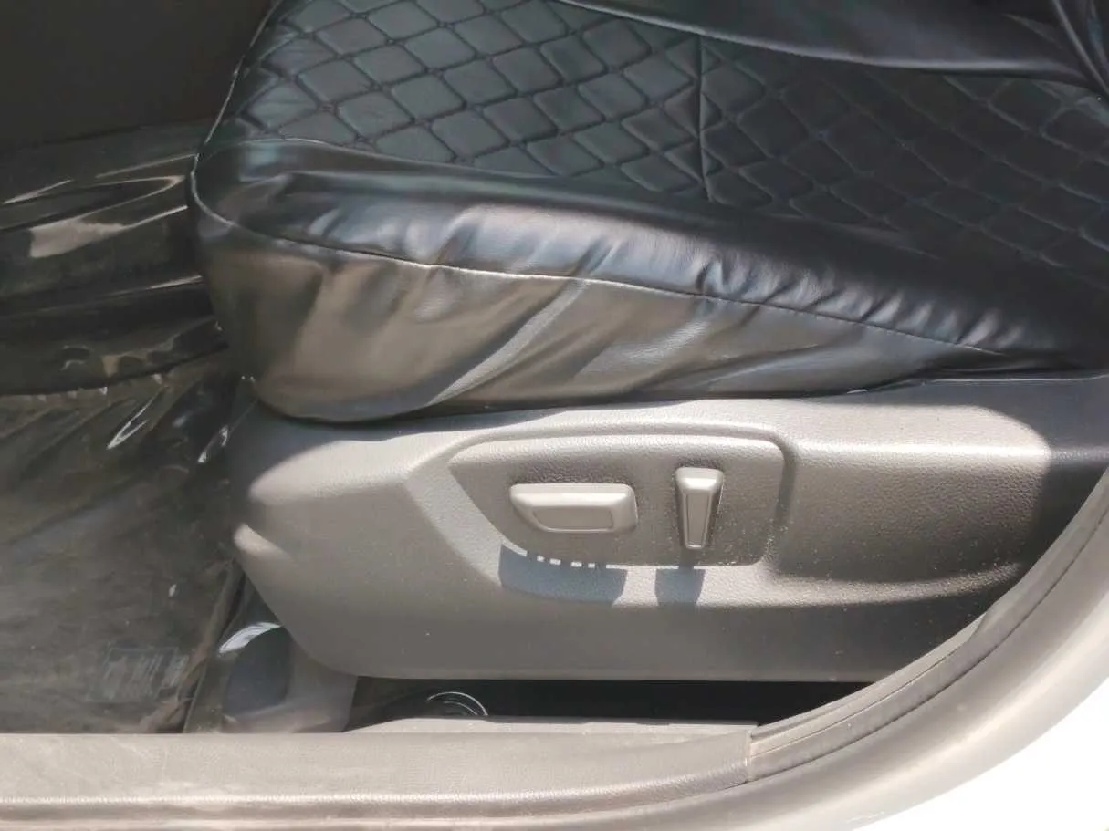 Car image 31