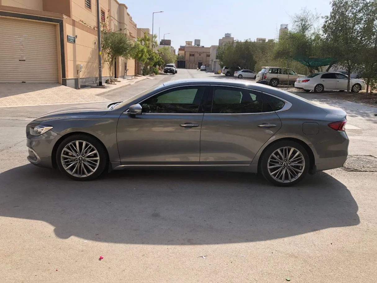 Car image 8