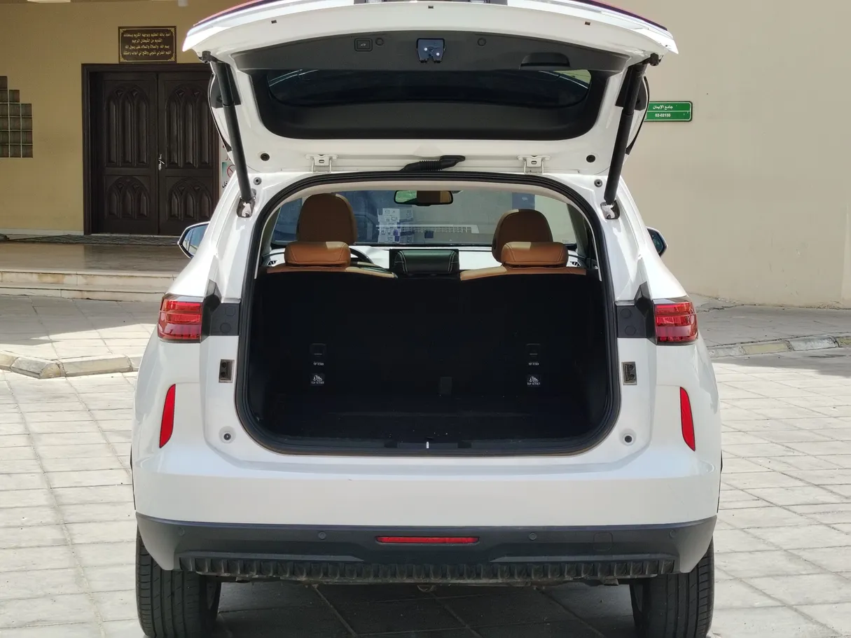 Car image 27