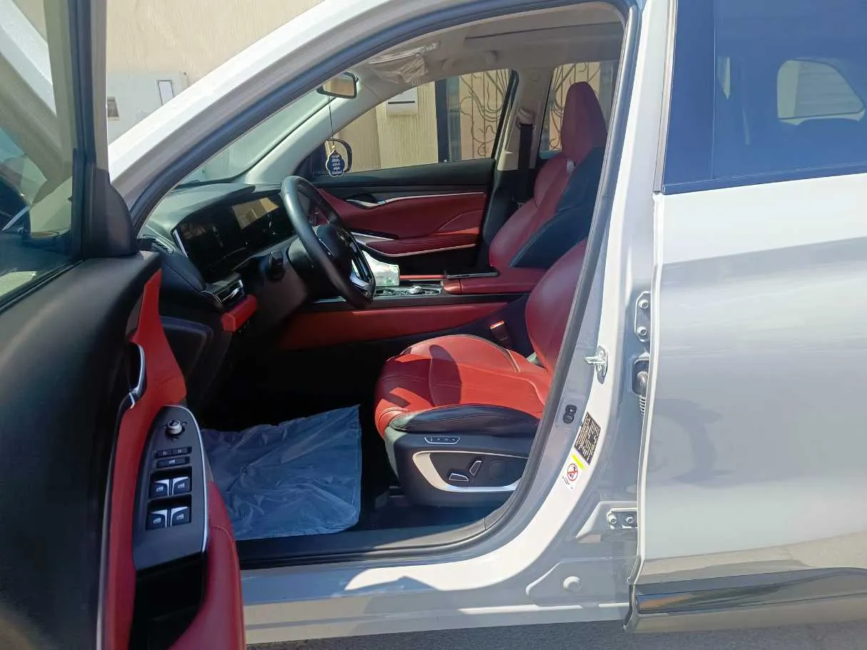 Car image 15