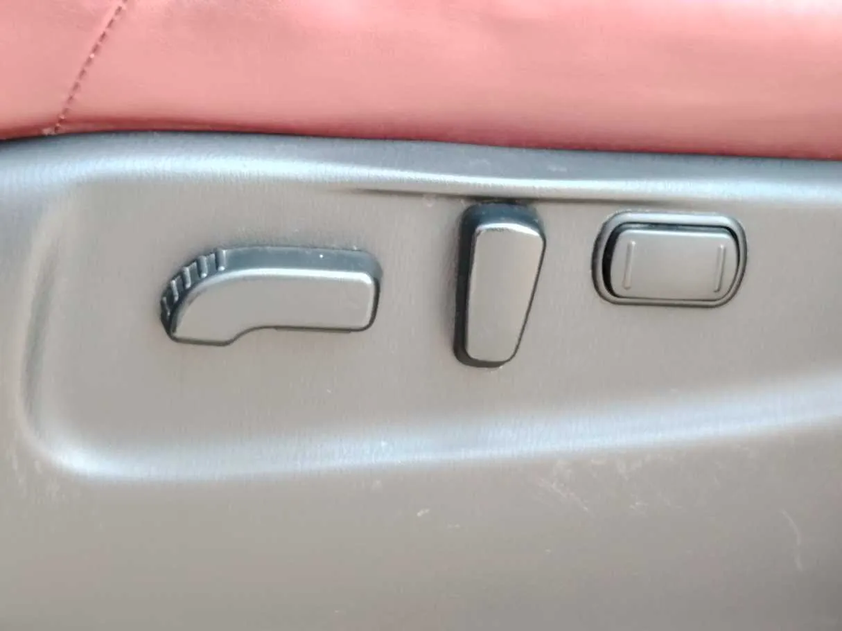 Car image 34