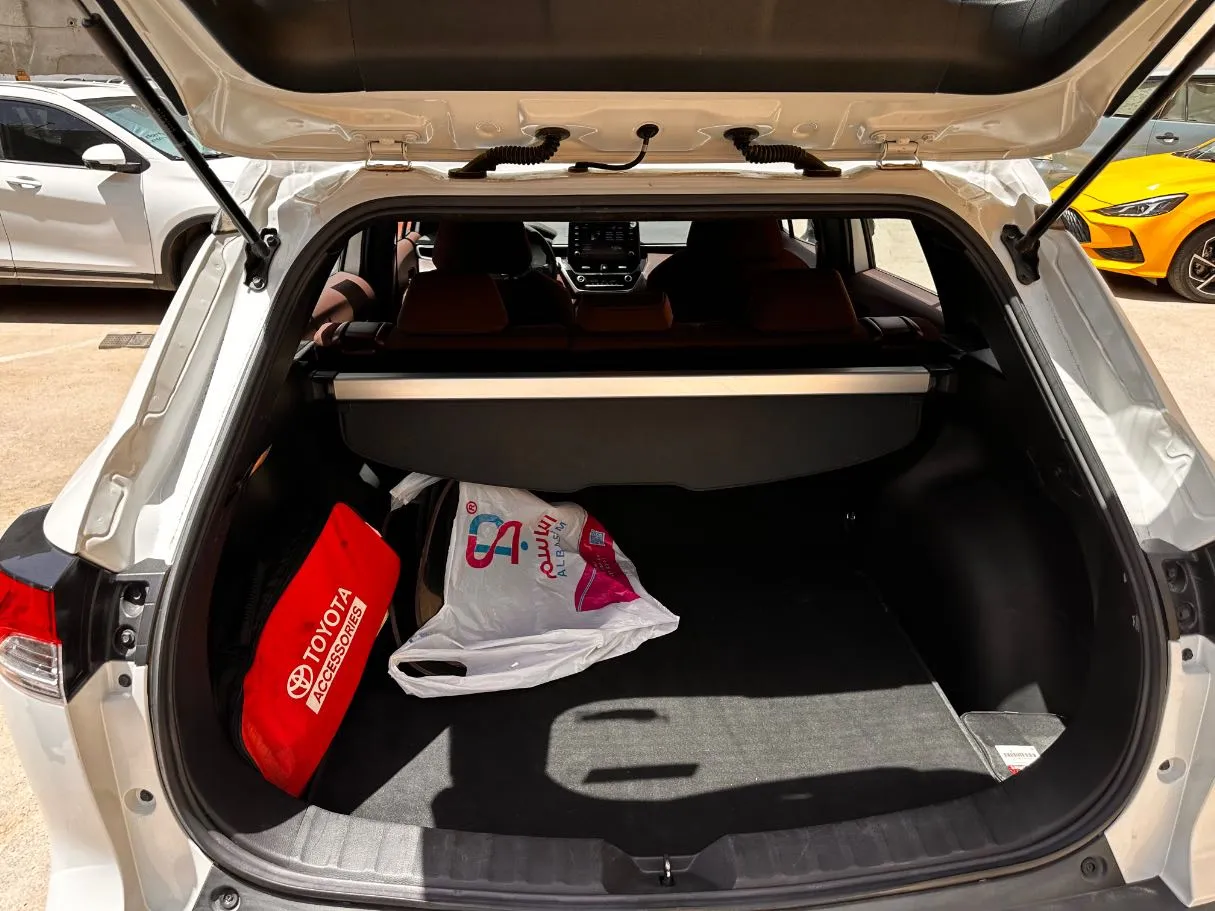 Car image 24
