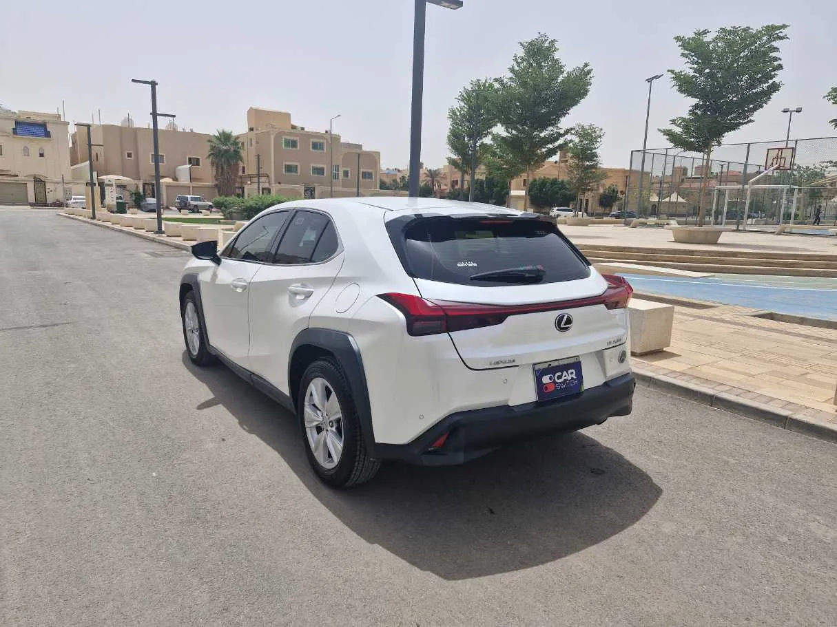 Car image 7