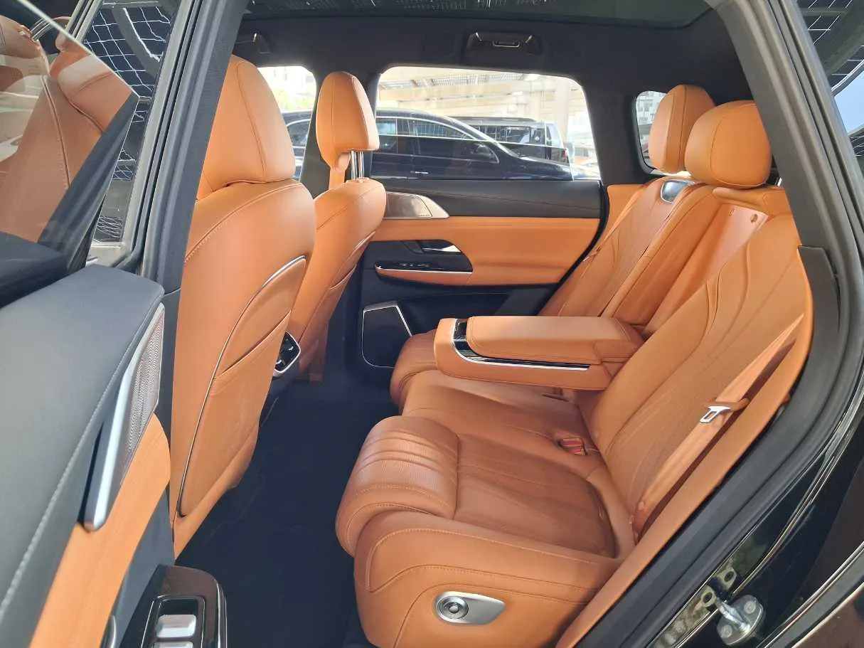 Car image 13