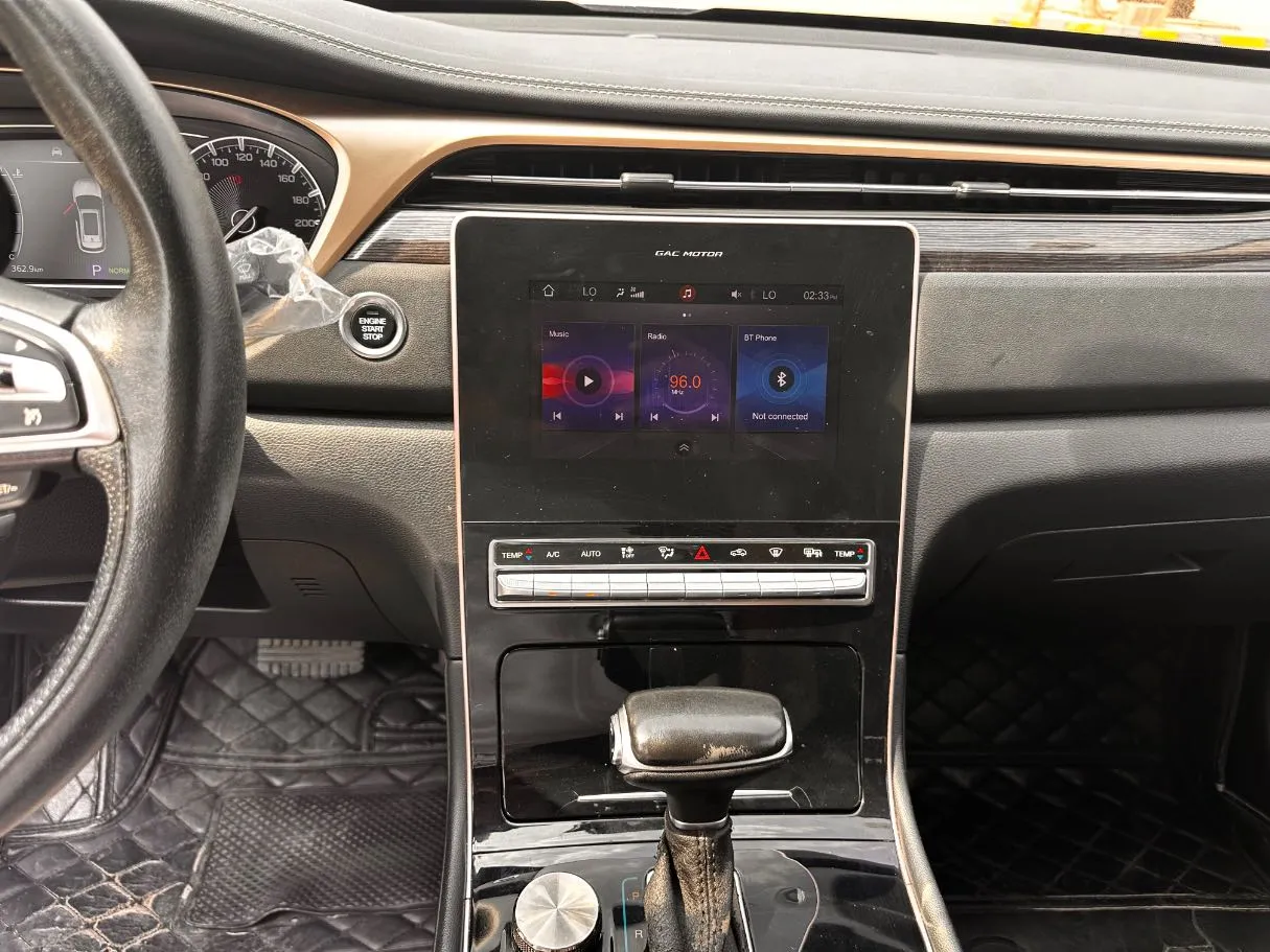 Car image 19