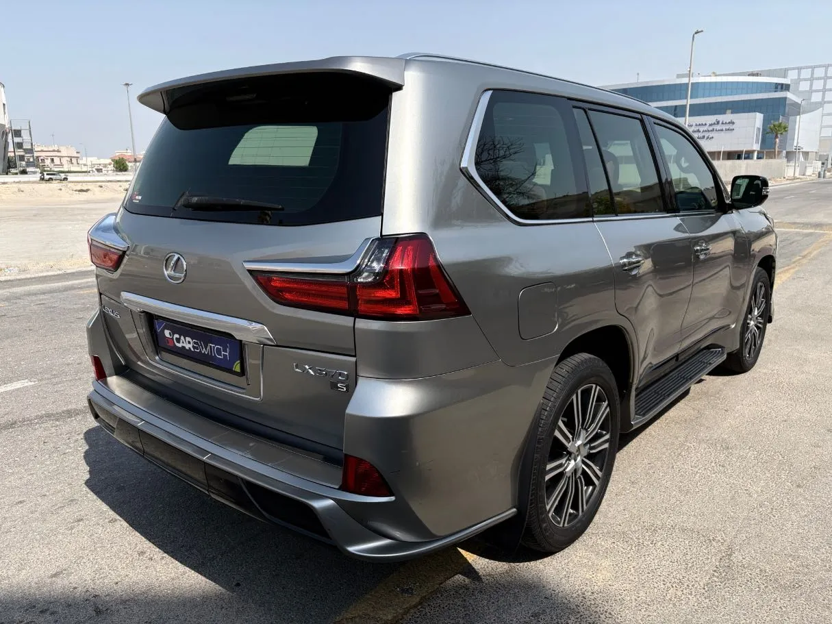 Car image 5