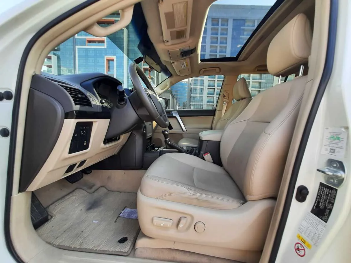 Car image 12