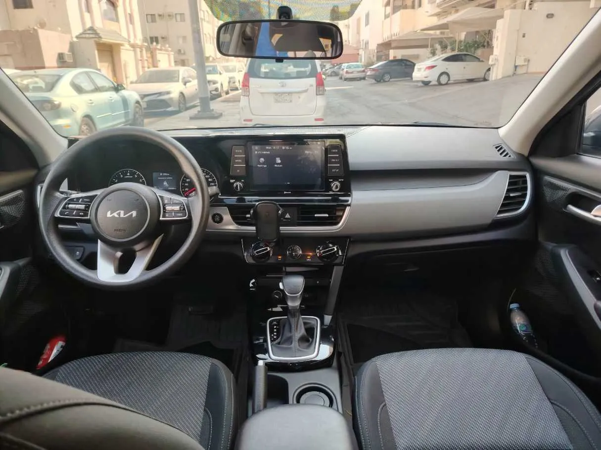 Car image 22