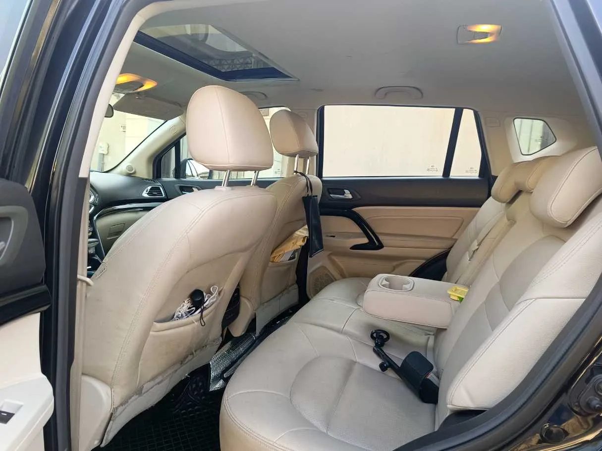 Car image 15