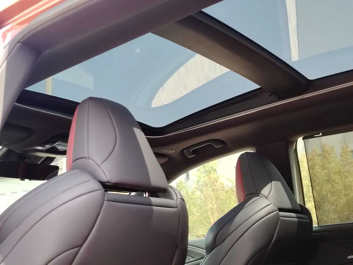 Car image 17
