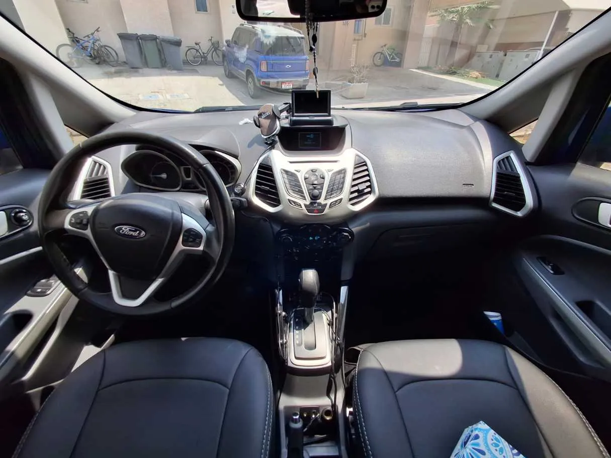 Car image 14