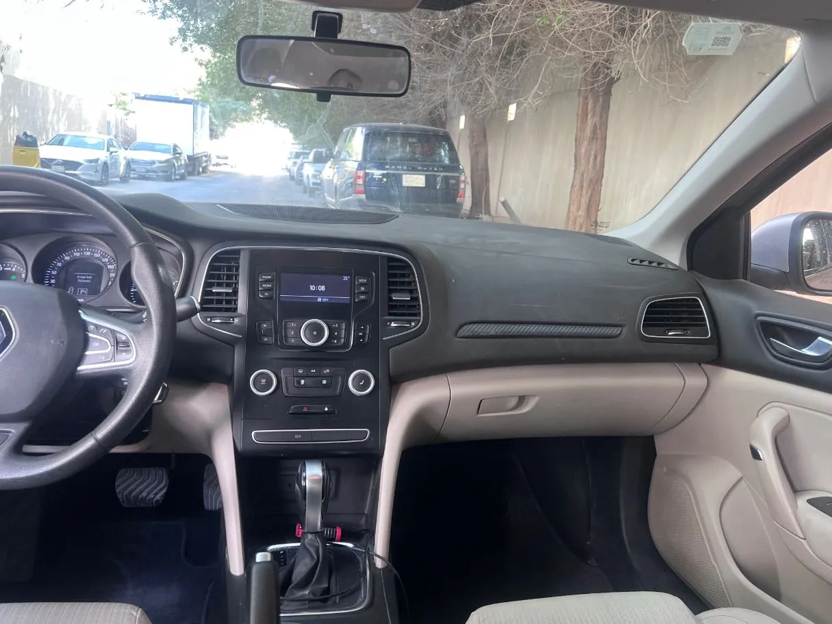Car image 18