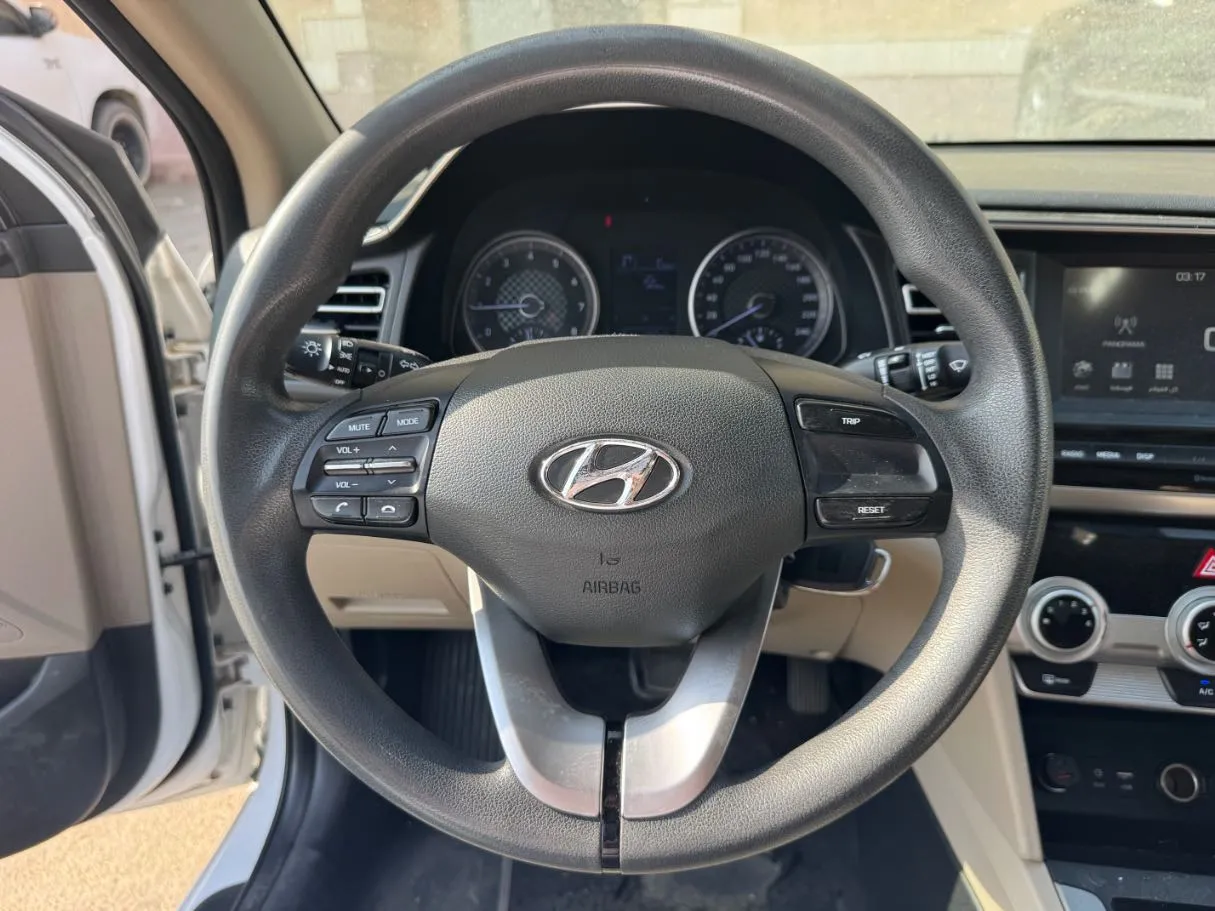 Car image 17