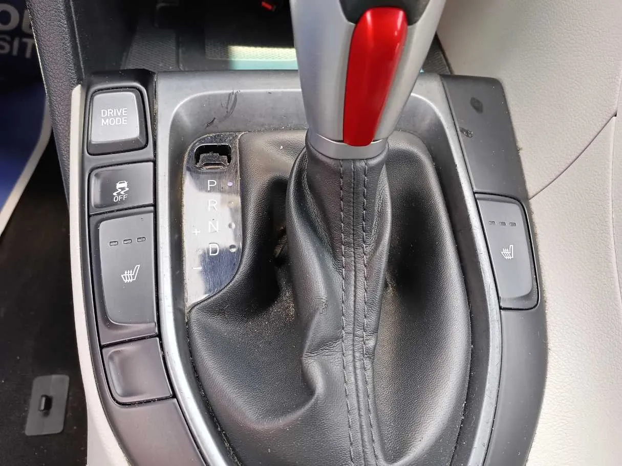 Car image 25