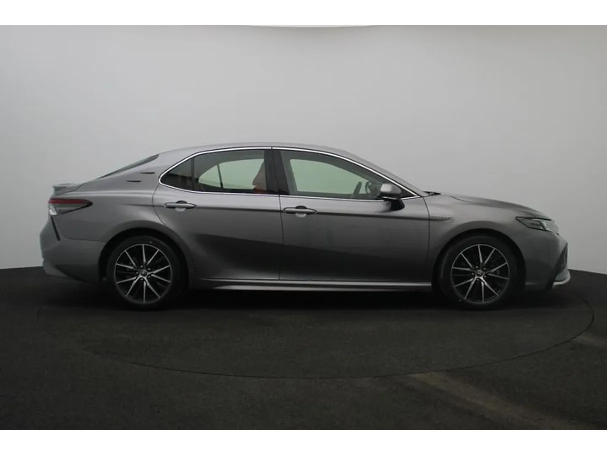 Car image 13