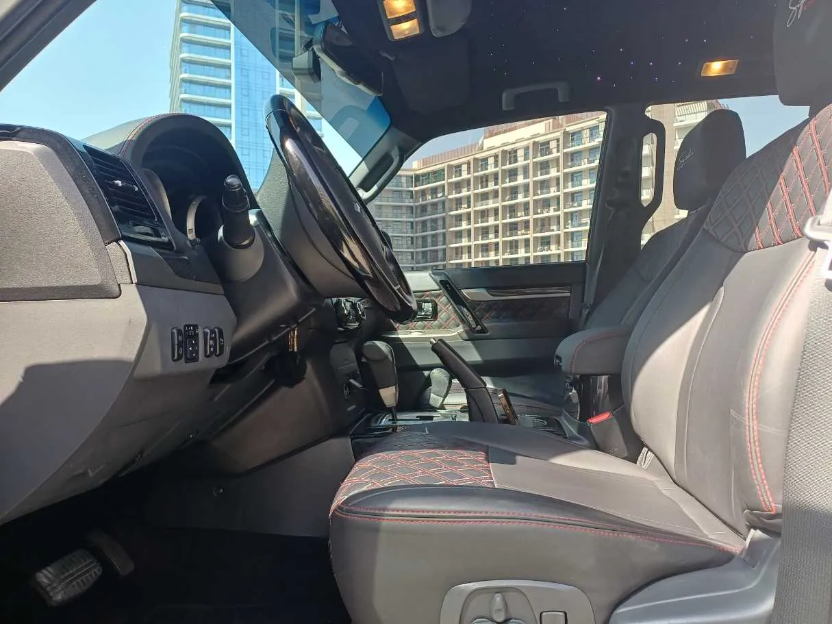 Car image 12
