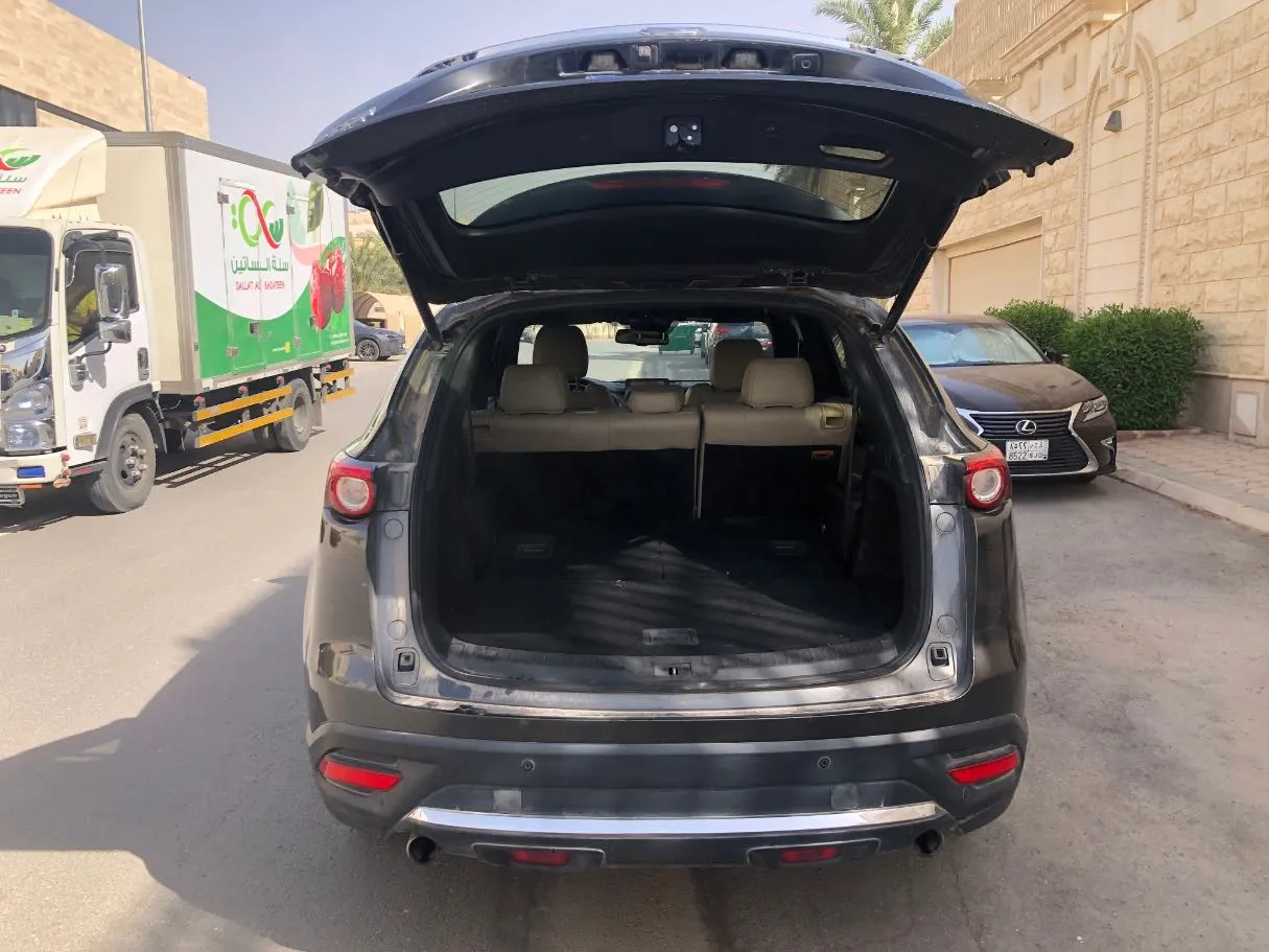 Car image 19