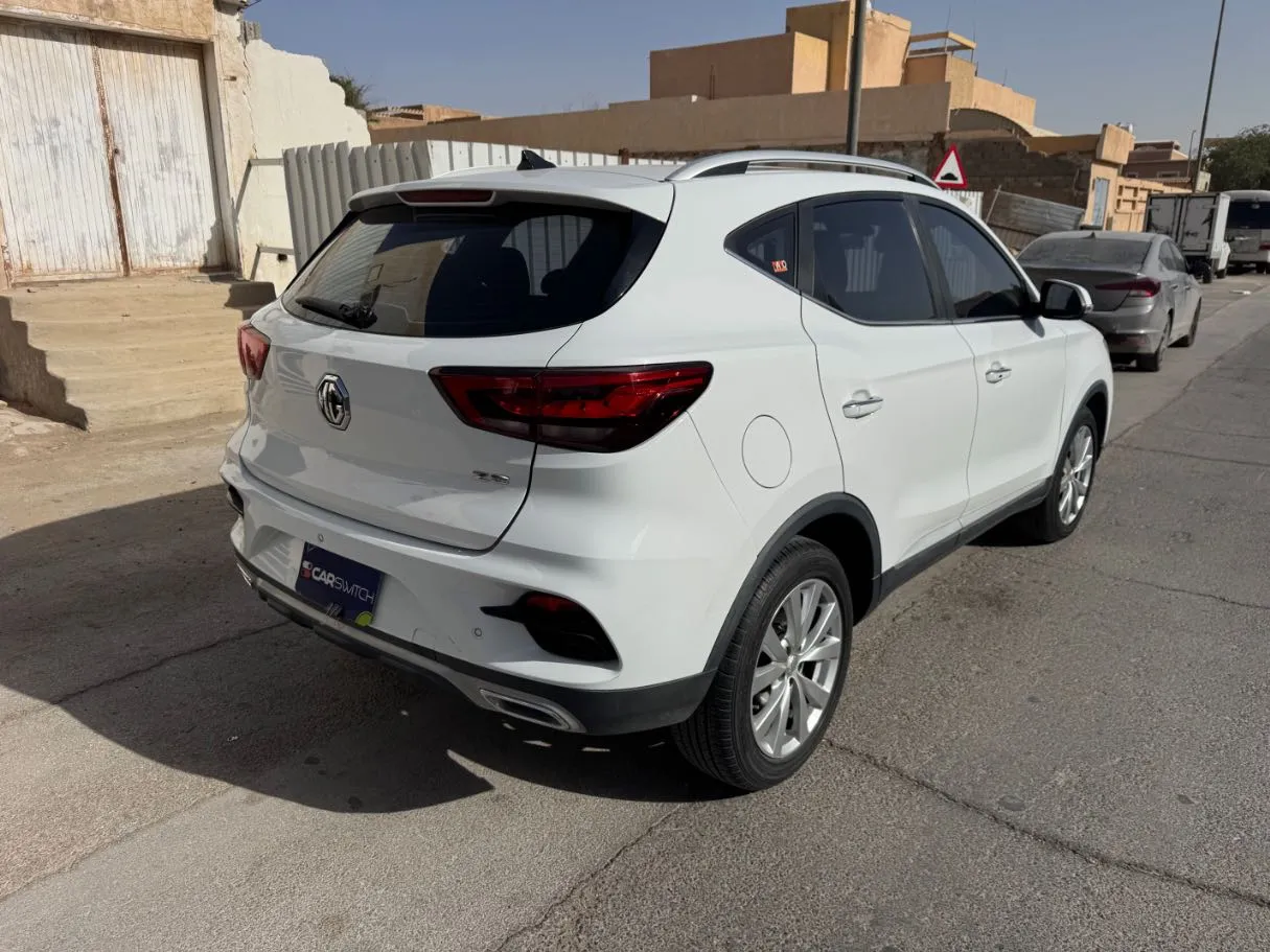 Car image 5