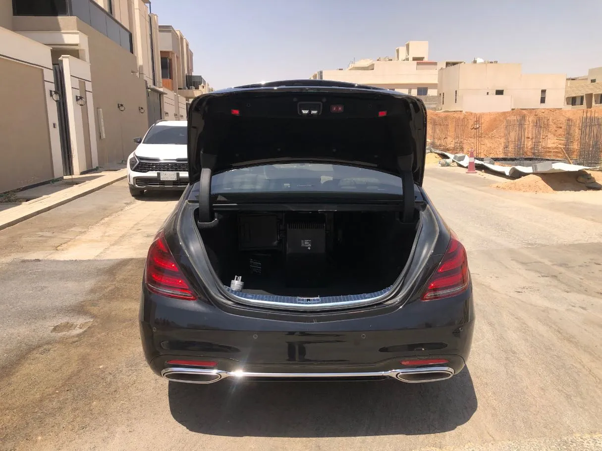 Car image 19