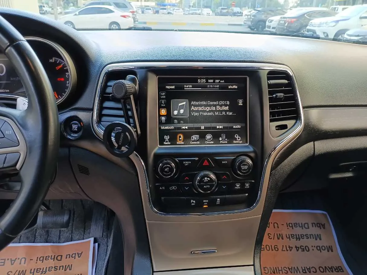 Car image 16