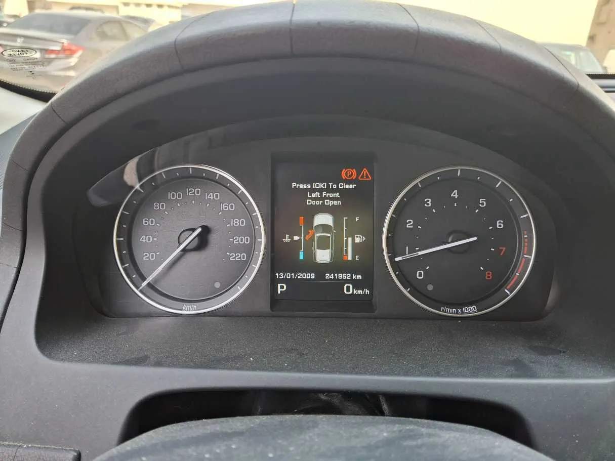 Car image 8