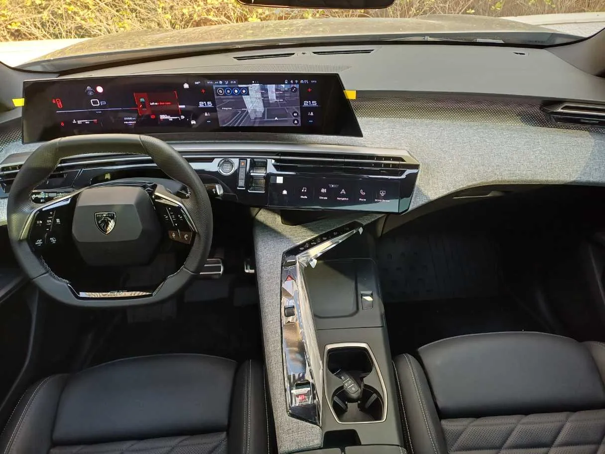 Car image 14