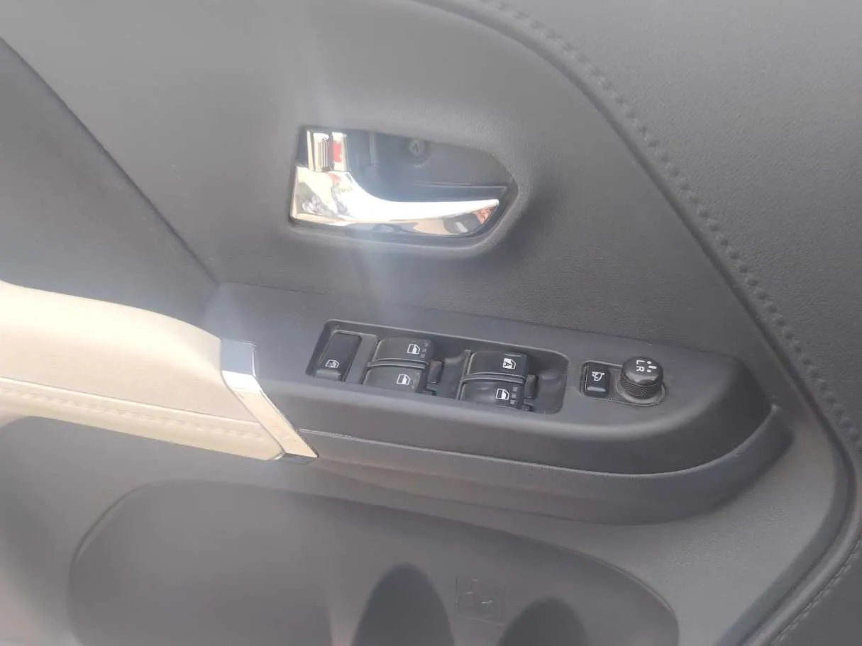 Car image 26